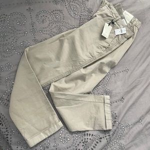 ✨NWT: GAP: Girlfriend Chinos Mid Rise stretch. 10